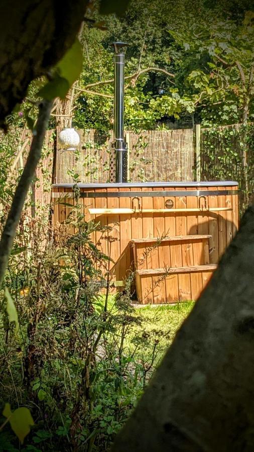 Вілла Emlyn'S Coppice - Luxury Woodland Glamping Холівелл Екстер'єр фото