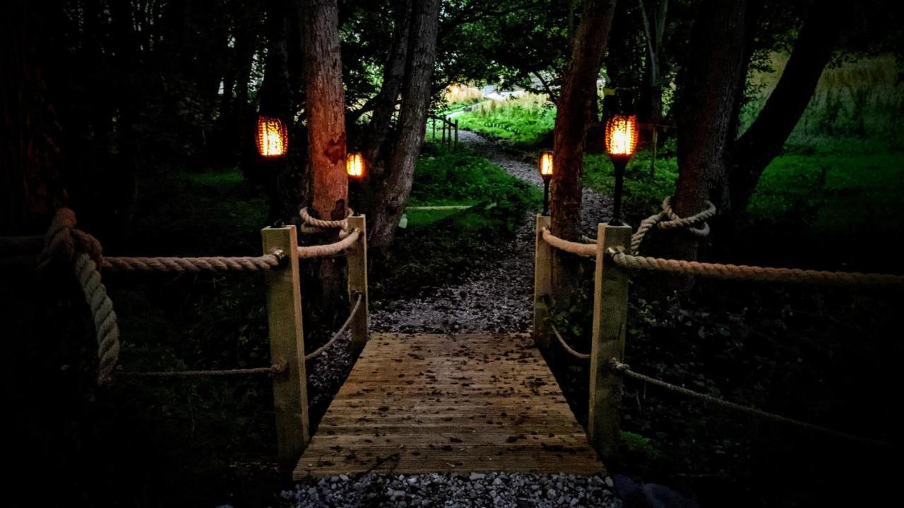 Вілла Emlyn'S Coppice - Luxury Woodland Glamping Холівелл Екстер'єр фото