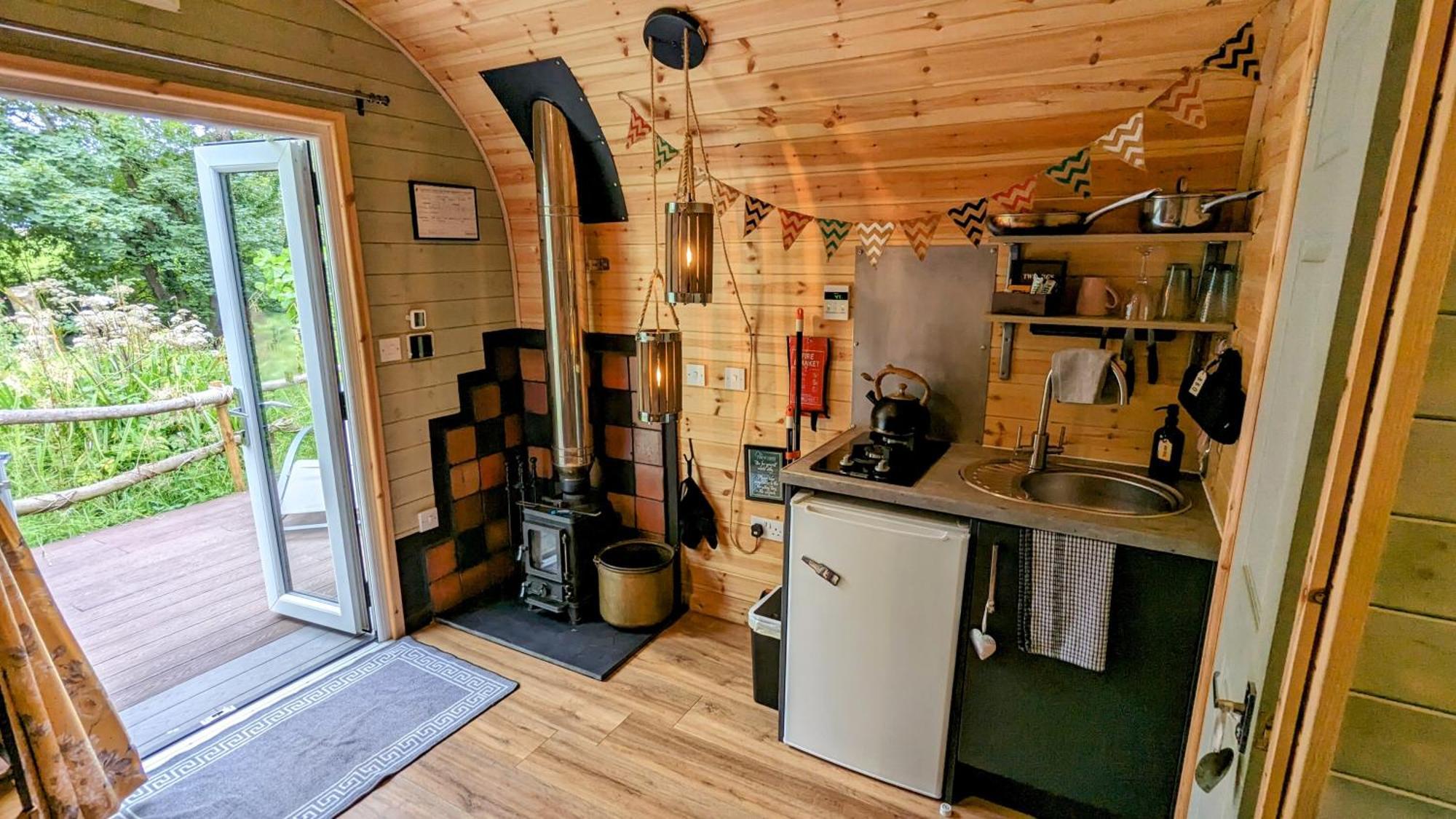 Вілла Emlyn'S Coppice - Luxury Woodland Glamping Холівелл Екстер'єр фото