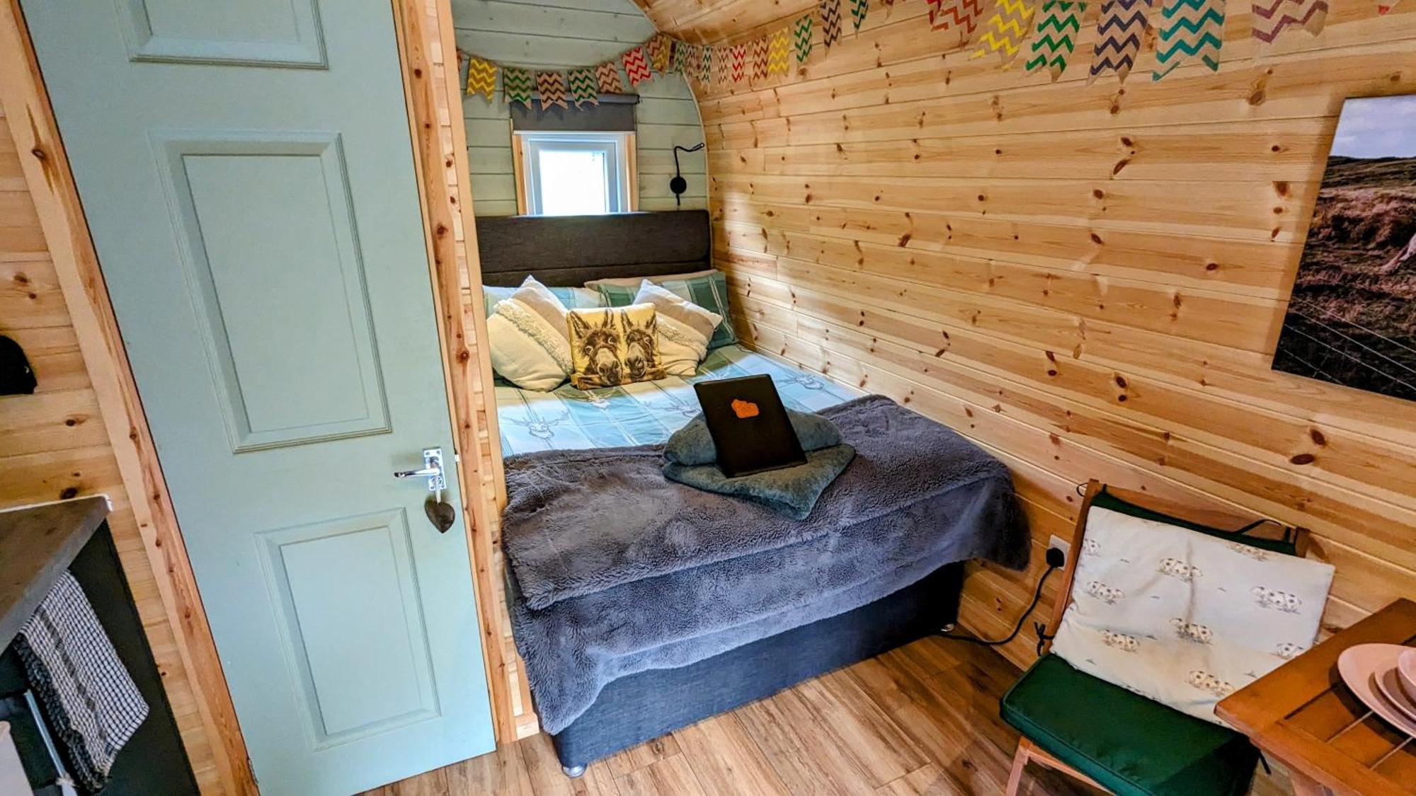 Вілла Emlyn'S Coppice - Luxury Woodland Glamping Холівелл Номер фото